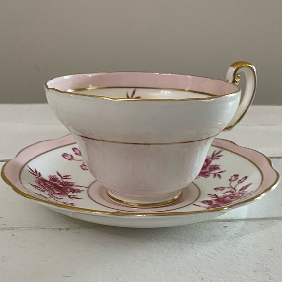 EUC VTG EB FOLEY BONE CHINA TEACUP AND SAUCER RED PEONIES, PINK AND GOLD TRIM - Picture 2 of 8
